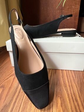 Comfort est. 1946 kitten block heels.